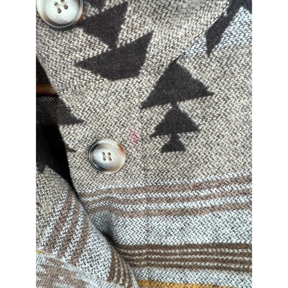 Blue B boutique style Women's tan, mustard, brown Aztec style shacket size M - Picture 3 of 7